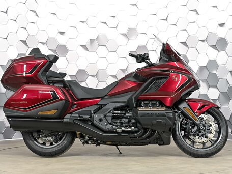 2025 Honda GL 1800 Gold Wing, красный, 3389000 рублей, вид 3