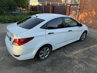 2013 Hyundai Solaris I, белый, 650000 рублей, вид 4