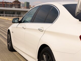 2010 BMW 5 серии 523i VI (F10/F11/F07), белый, 1730000 рублей, вид 4