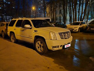 2010 Cadillac Escalade III, белый, 1249000 рублей, вид 1