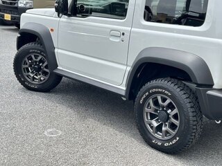 2023 Suzuki Jimny Sierra IV, белый, 1800000 рублей, вид 4