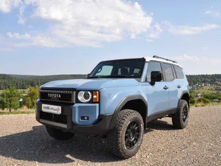 2026 Toyota Land Cruiser Prado (MHEV) 250 Series, голубой, 7900000 рублей, вид 1