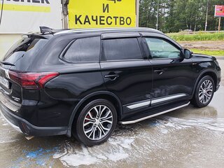 2018 Mitsubishi Outlander III Рестайлинг 2, чёрный, 1900000 рублей, вид 2