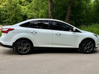 2011 Ford Focus III, белый, 795000 рублей, вид 3