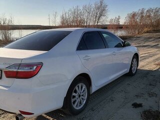 2015 Toyota Camry VII (XV50) Рестайлинг, белый, 1900000 рублей, вид 4