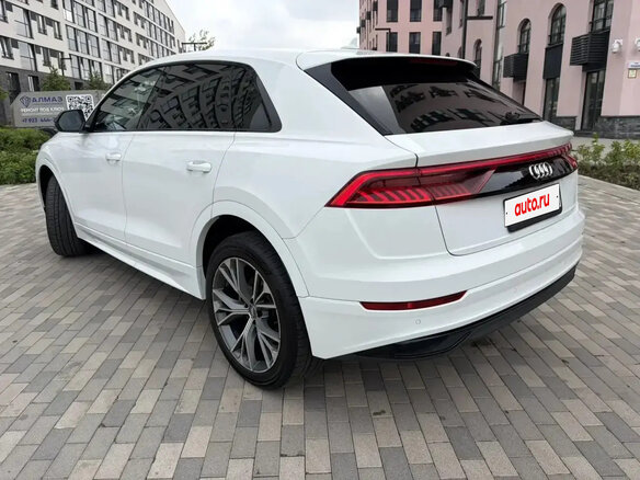 2019 Audi Q8 55 TFSI I (4M), белый, 5500000 рублей - вид 6