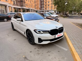 2020 BMW 5 серии 540i VII (G30/G31/G38) Рестайлинг, белый, 4700000 рублей, вид 4