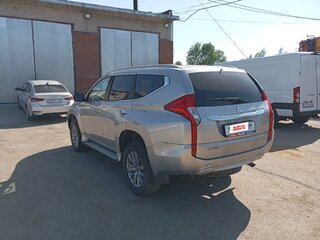 2017 Mitsubishi Pajero Sport III, серебристый, 2822700 рублей, вид 4
