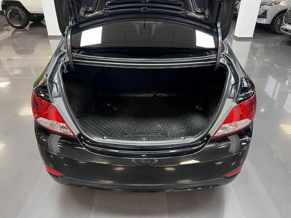 2013 Hyundai Solaris I, чёрный, 690000 рублей - вид 6