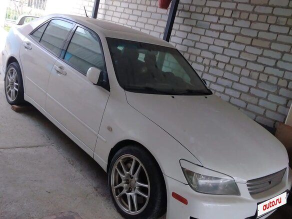 2000 Lexus IS 200 I, белый, 1100000 рублей
