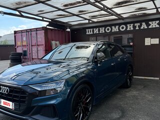 2019 Audi Q8 45 TDI I (4M), синий, 6300000 рублей, вид 1
