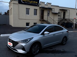 2021 Hyundai Solaris II Рестайлинг, серебристый, 1840000 рублей, вид 2
