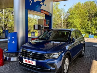 2021 Volkswagen Tiguan II Рестайлинг, синий, 3050000 рублей, вид 3