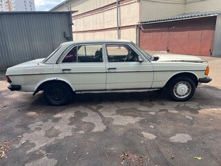 1981 Mercedes-Benz W123 200 4-speed, белый, 350000 рублей, вид 4