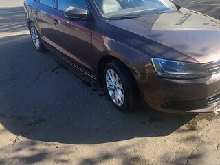 2014 Volkswagen Jetta VI Рестайлинг, коричневый, 970000 рублей, вид 2