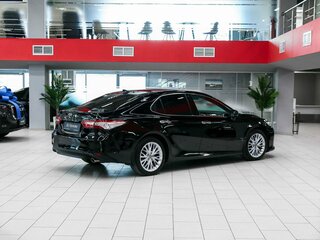 2018 Toyota Camry VIII (XV70), чёрный, 2350000 рублей, вид 2