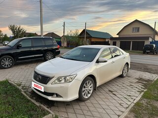 2012 Toyota Camry VII (XV50), белый, 1780000 рублей, вид 1