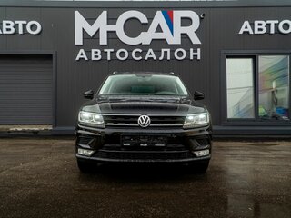 2017 Volkswagen Tiguan II, чёрный, 2479000 рублей, вид 2