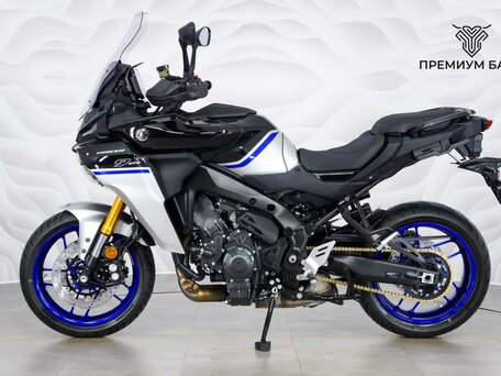 2025 Yamaha MT-09 Tracer (FJ-09), чёрный, 1999000 рублей, вид 2