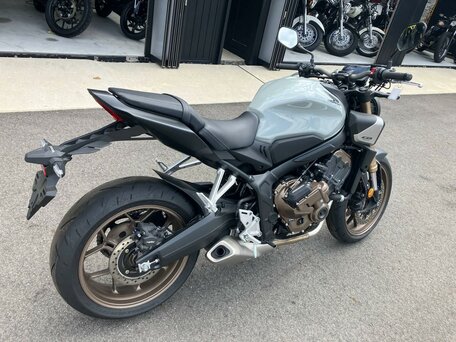 2025 Honda CB 650R, серый, 1197000 рублей, вид 5