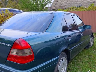 1997 Mercedes-Benz C-Класс 230 I (W202) Рестайлинг, зелёный, 300000 рублей, вид 3