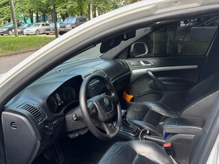 2011 Skoda Octavia RS II Рестайлинг, белый, 1650000 рублей, вид 3