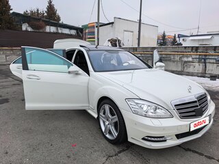 2009 Mercedes-Benz S-Класс 550 Long V (W221), белый, 1890000 рублей, вид 3
