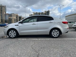 2016 Kia Rio III Рестайлинг, серебристый, 950000 рублей, вид 5