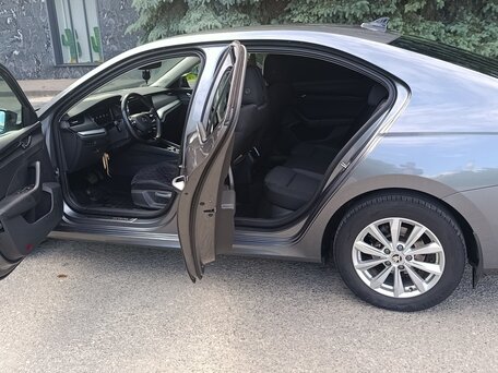 2021 Skoda Octavia IV (A8), серый, 2349999 рублей, вид 5