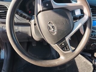 2013 Hyundai Solaris I, чёрный, 700000 рублей, вид 5
