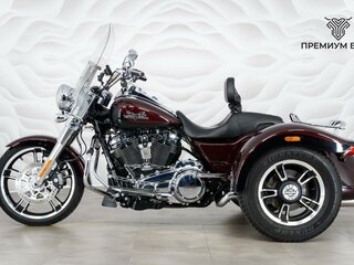 2021 Harley-Davidson Freewheeler, пурпурный, 3699000 рублей, вид 2