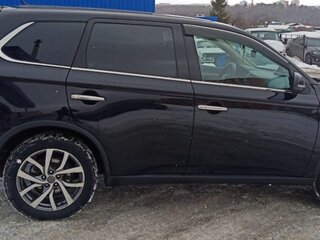 2014 Mitsubishi Outlander III Рестайлинг, чёрный, 1500000 рублей, вид 2