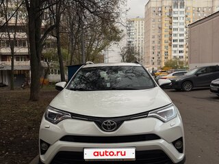 2017 Toyota RAV4 IV (XA40) Рестайлинг, белый, 2500000 рублей, вид 2