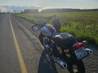 2024 Royal Enfield Interceptor 650, серебристый, 590000 рублей, вид 2