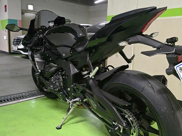 2024 Yamaha YZF-R1, чёрный, 1990000 рублей - вид 4