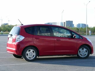 2010 Honda Fit Hybrid II, красный, 749000 рублей, вид 2