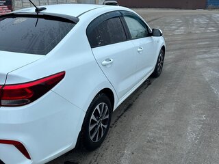 2017 Kia Rio IV, белый, 1300000 рублей, вид 4