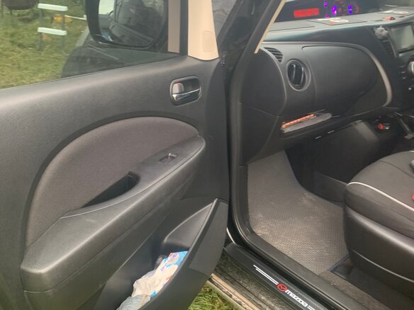 2010 Mazda Biante, чёрный, 1490000 рублей - вид 6