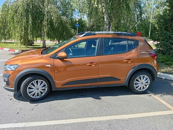 2022 Dacia Sandero Stepway III Рестайлинг, коричневый, 1323000 рублей - вид 7