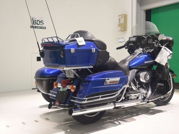 2010 Harley-Davidson Electra Glide, синий, 1200000 рублей - вид 4