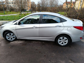 2014 Hyundai Solaris I Рестайлинг, серебристый, 1000000 рублей, вид 5