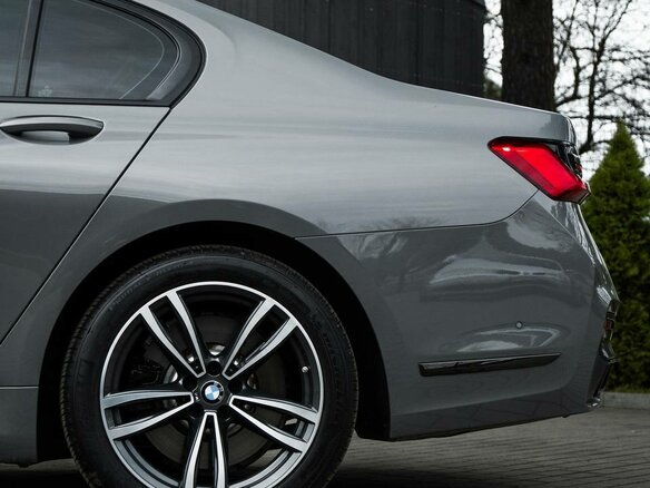 2021 BMW 7 серии Long 740Li xDrive VI (G11/G12) Рестайлинг, серый, 5400000 рублей - вид 8