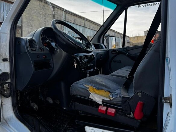 2005 Mercedes-Benz Sprinter, белый, 1100000 рублей - вид 3