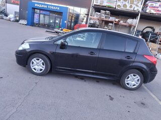 2010 Nissan Tiida I Рестайлинг, коричневый, 700000 рублей, вид 4