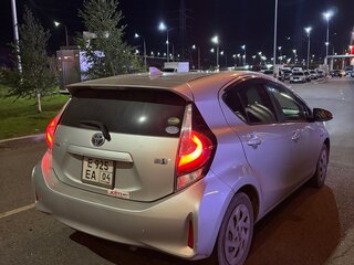 2018 Toyota Aqua I Рестайлинг 2, серебристый, 1350000 рублей, вид 3
