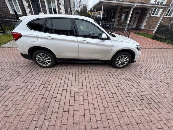 2021 BMW X1 18i sDrive II (F48) Рестайлинг, белый - вид 1