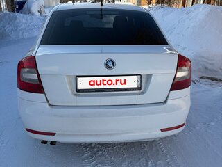 2011 Skoda Octavia II (A5) Рестайлинг, белый, 800000 рублей, вид 3