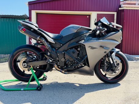 2013 Yamaha YZF-R1, серый, 1269000 рублей, вид 2