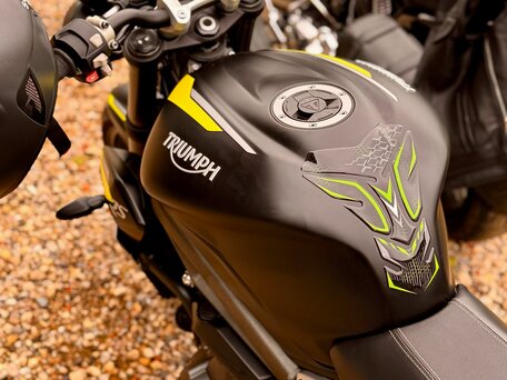 2020 Triumph Street Triple, чёрный, 900000 рублей, вид 5