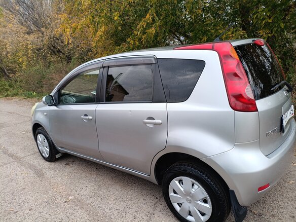 2010 Nissan Note I Рестайлинг, серый, 600000 рублей - вид 3